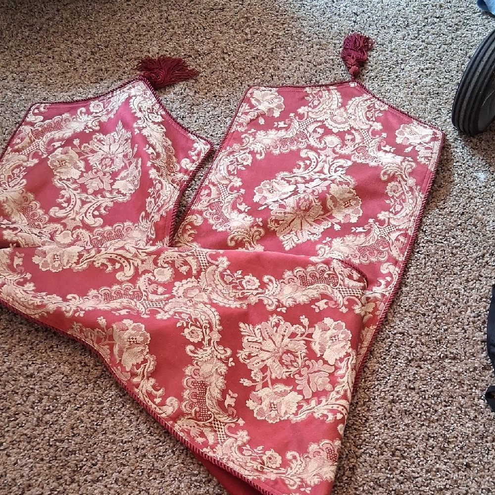Elegant Red and Cream Tapestry Table Runner